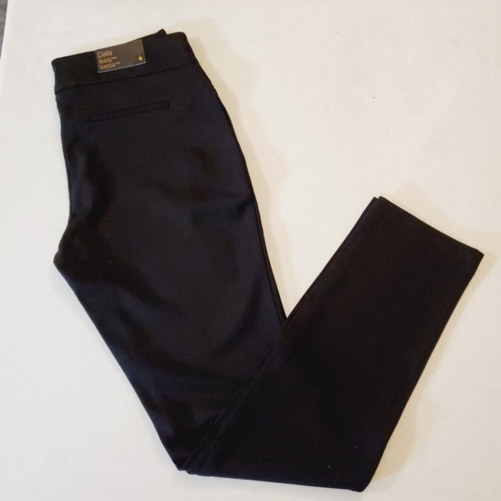 Dalia Ladies' Comfort Fit Sits at Waist Slim Leg Stretch Pull On Pant